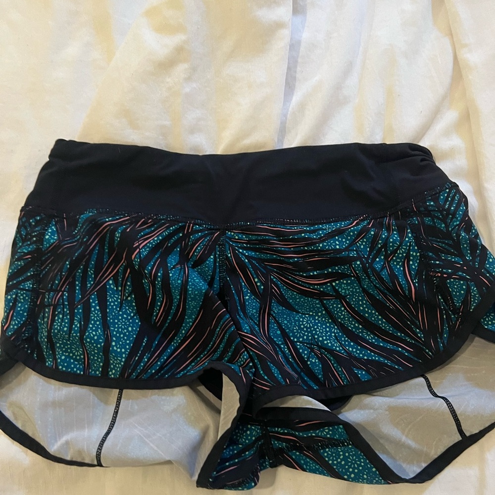Lulu Lemon shorts size:2